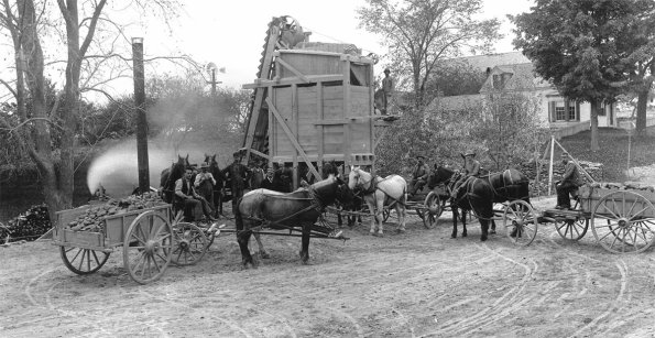 ashby-historical-steampoweredrockcrusher-about1900